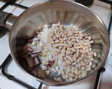 Foto del paso 2 de la receta: Fessolets con panceta ibérica y minialbóndigas de pollo