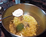 Foto del paso 2 de la receta: Salmón en salsa verde con guarnición de patatas y espárragos