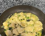 Foto del paso 3 de la receta: Pollo con calabacín