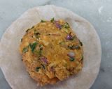 A picture of step 2 of Paneer paratha.