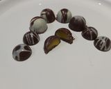 Foto del paso 4 de la receta: Bombones de chocolate rellenos