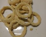 A picture of step 2 of Extra crispy breaded onion rings.