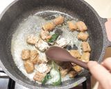 Foto del passaggio 13 della ricetta 🍂 Gnocchi di batata e castagne: la ricetta di riciclo che non ti aspetti! 🍠✨