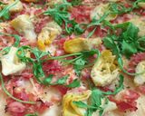 Foto del paso 11 de la receta: Pizza de alcachofas, jamón y rúcula