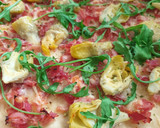 Foto del paso 11 de la receta: Pizza de alcachofas, jamón y rúcula