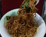 Foto langkah ke 6 dari resep Mie Kecap Pedas.