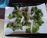 Foto langkah ke 2 dari resep Garnish / Bubuk seledri untuk taburan makanan.