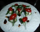 Foto del passaggio 12 della ricetta Bocconcini rinfrescanti al cetriolo con Certosa, pomodorini ed erba cipollina