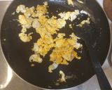 Gambar langkah 3 resipi Tomato Egg stir fry.