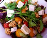 Foto del paso 3 de la receta: Ensalada improvisada con langostinos, frutos secos y queso
