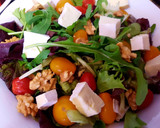 Foto del paso 3 de la receta: Ensalada improvisada con langostinos, frutos secos y queso