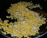 Foto langkah ke 3 dari resep Chicken, Corn, and Cheese Cream Soup.