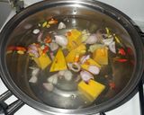 Foto langkah ke 3 dari resep Sayur bening sawi labu pedas.