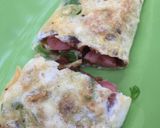 Foto langkah ke 3 dari resep Bekal sekolah simpel : telor gulung sosis abon.