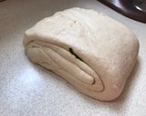 Kovászos medvehagymás pogácsa recept fázis 3 fotója