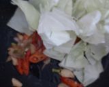 Foto langkah ke 3 dari resep Tumis ayam kubis.