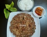 A picture of step 6 of Bhajani Thalipeeth.