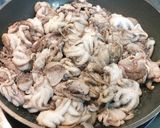Foto del paso 1 de la receta: Pulpitos encebollados al Pimentón