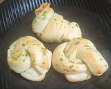 Foto del paso 9 de la receta: Pan de Ajo en Nudos