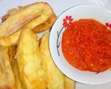 Foto langkah ke 5 dari resep Pisang goreng🍌 dengan sambel 🍅🍃.