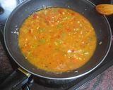Foto del paso 5 de la receta: Empanadillas de merluza, gambas, palitos de cangrejo y huevo duro al horno con ensalada