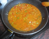 Foto del paso 5 de la receta: Empanadillas de merluza, gambas, palitos de cangrejo y huevo duro al horno con ensalada