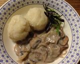 A picture of step 13 of Kartoffelklöße: German Potato Dumplings (using raw potatoes).