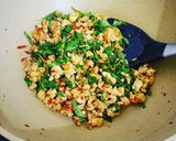 Foto langkah ke 5 dari resep Thai Chicken Basil (Pad Kra Pao) (Ayam Masak Kemangi).