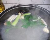 Foto langkah ke 3 dari resep Sop Ayam Kampung ala Pak Min Klaten.