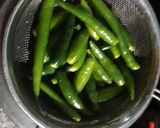 A picture of step 1 of Green chilli pakawri.