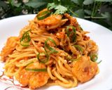 Hình bước làm 2 của món Mì Ý tôm trứng muối sốt cà
