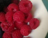 Une image de l'étape 1 de Confiture fruits rouges romarin.