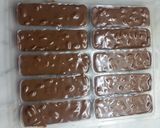 Foto del paso 4 de la receta: Barritas de chocolate con maní