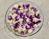 Foto del paso 2 de la receta: Ensalada bicolor de coliflores crudas