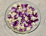 Foto del paso 2 de la receta: Ensalada bicolor de coliflores crudas