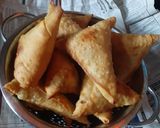 A picture of step 12 of Ndengu samosas.