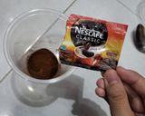 Foto langkah ke 1 dari resep Strawberry banana coffee.
