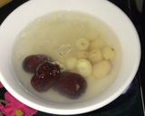 Hình bước làm 2 của món Chè yến hạt sen táo