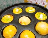 Hình bước làm 3 của món Bánh khọt tôm mực cốt dừa