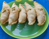 A picture of step 6 of Walnut gujhiya.