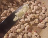Foto del paso 3 de la receta: Pechuga de pollo con crema y verdeo!