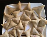 A picture of step 21 of Tasty meaty samosas.