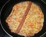 Foto langkah ke 7 dari resep Telur dadar gulung isi sosis.