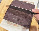 Foto langkah ke 3 dari resep Mixed Nuts Dates Choco Bark (15).