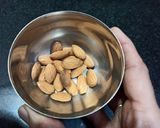 A picture of step 1 of Almond sukeli smoothie.