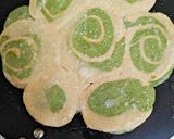 सर्पिल पालक और फूलगोभी भरवां पराठाpalak gobhi ka paratha recipe in hindi) रेसिपी चरण 7 फोटो