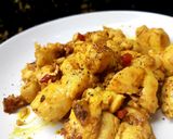 รูปขั้นตอนการทำที่ 2 ของ อกไก่ผัดขมิ้นสมุนไพรไข่ดาวกรอบ Spicy Tumeric Chicken🌶️ 🐓 🍳