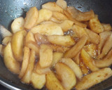 Foto del paso 2 de la receta: Crêpes crocantes con manzana caramelizada al vino tinto