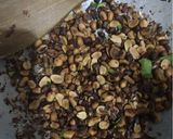 Foto langkah ke 4 dari resep Kacang daun jeruk sangrai tanpa minyak.