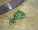 Foto del passaggio 2 della ricetta Crostini di pane raffermo